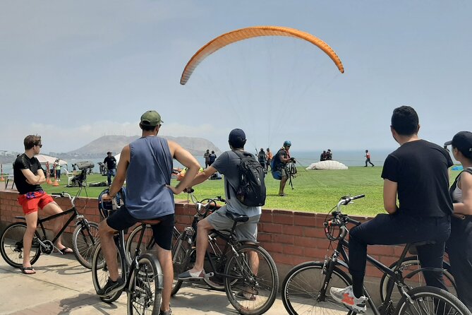 Bike Tour Lima | Ride along Miraflores & Barranco - Getting oriented in Miraflores: Parque Kennedy and the Central Park