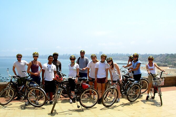 Bike Tour San Isidro, Miraflores and Barranco, - Stop 2: Miraflores Malecon Boardwalk (Parks, Promenades, and Easy Pedaling)
