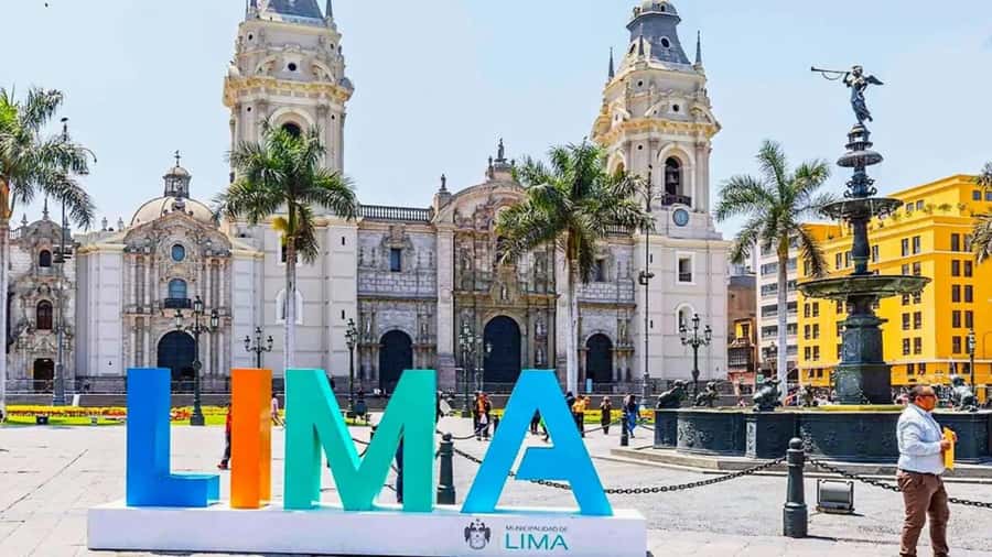 City Tour Colonial and Modern Lima for 5 Hours - Parque del Amor viewpoints and the Huaca Pucllana approach
