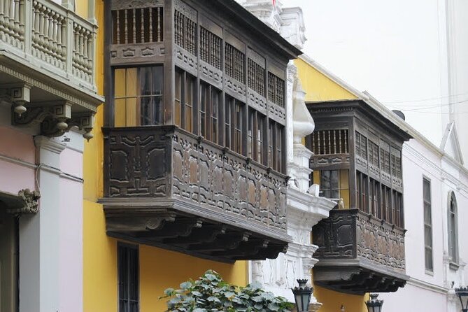 Experience Lima: Taste 12 Snacks and Visit Top Monuments - San Francisco Basilica and Catacombs: The Underground Portion You Will Talk About Later
