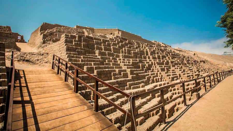 From Lima: City tour Prehispanic + Colonial & Modern Lima - San Martín Square and the walk-down moment you’ll remember