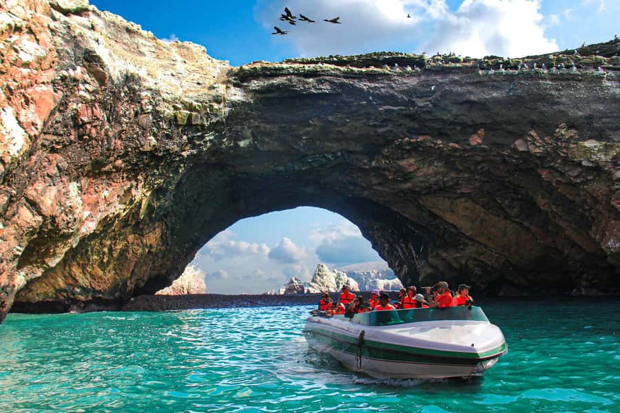 From Lima: Full Day Tour (Paracas + Huacachina) - Chaco Dock to the Ballestas Islands: wildlife and rock formations