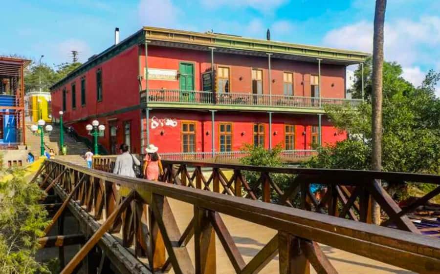 From Lima: Miraflores, Barranco & San Isidro Guided Tour - Miraflores: Parque del Amor and the Ocean-View Photo Stops You’ll Actually Use