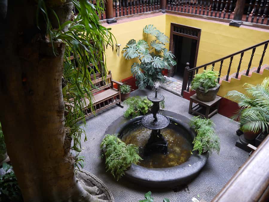 La casa de Aliaga, an alive colonial jewel at Lima center. - What’s included vs. what you pay separately