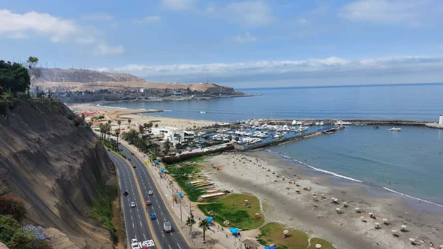 Lima Bike Tour: La Costa Verde & Jesus Statue in Chorrillos - Miraflores to Barranco: your ride route starts with the ocean