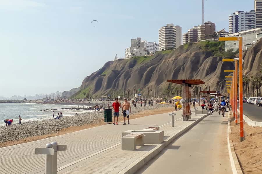 Lima Bike Tour: La Costa Verde & Jesus Statue in Chorrillos - Descending back down: the fun part where the city glides