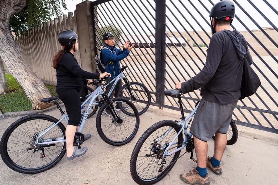 Lima: City biking - El Olivar Park: your green reset in the middle of the city