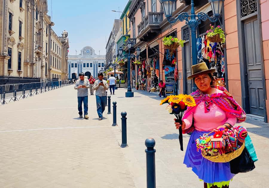 Lima: City Highlights Walking Tour & Catacombs - Plaza Mayor de Lima: government, cathedral, and power in one frame