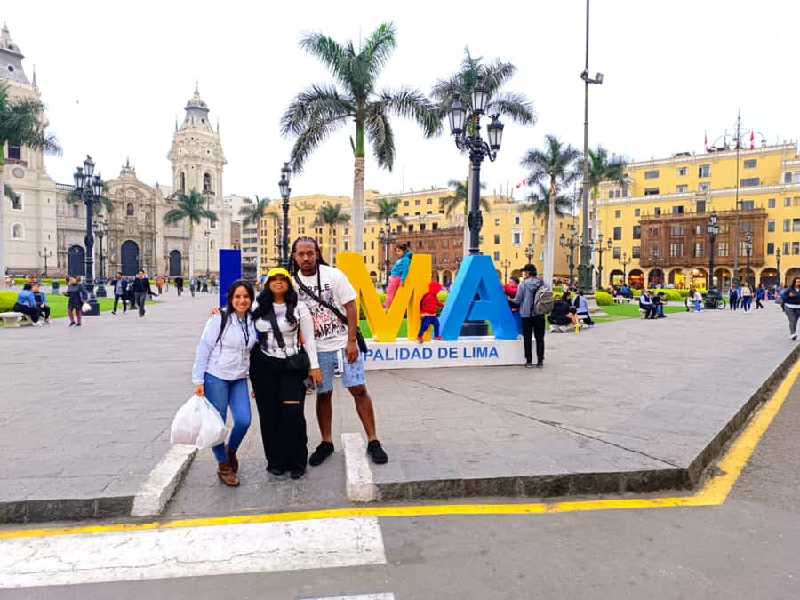 Lima: City Highlights Walking Tour & Catacombs - San Francisco de Asís Monastery: Library and Bar Cordano