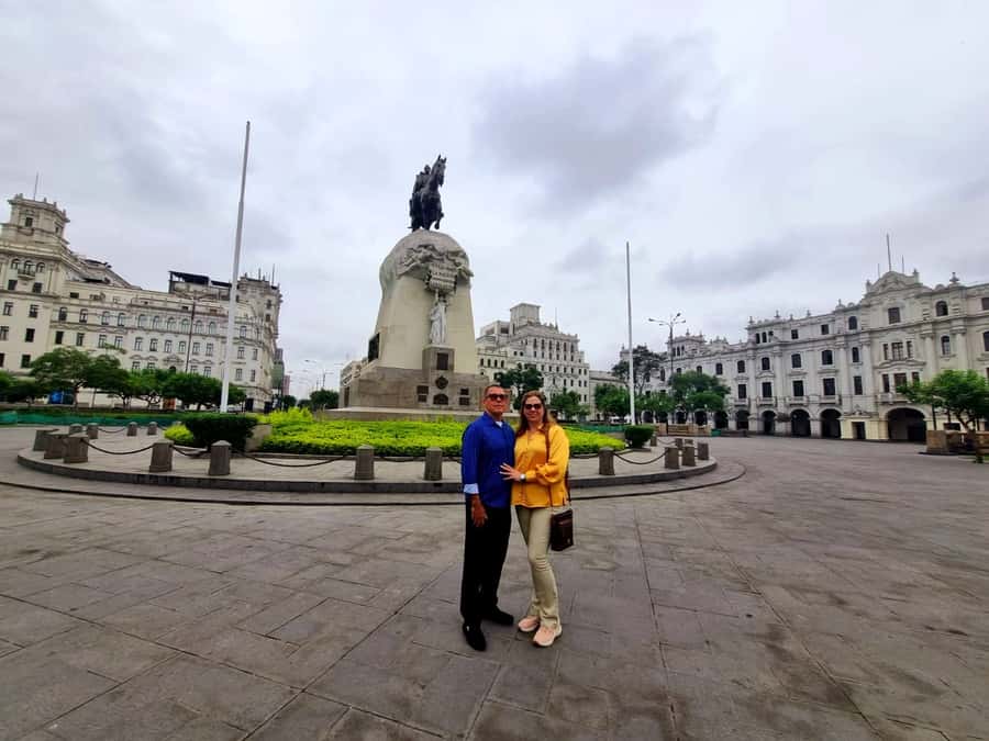 Lima: City Highlights Walking Tour & Catacombs - House of Peruvian Literature: a short pause that adds depth