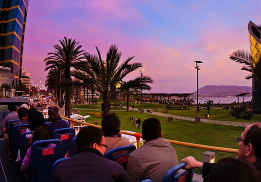 Lima : City tour 360° Panoramic bus - Sightseeing Tour - San Isidro transfer: the financial city view from the bus