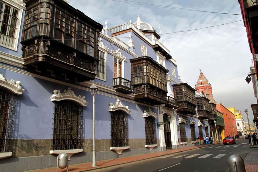 Lima : City Tour by Panoramic Bus - Walking & Catacombs - Who should book this Lima bus + catacombs tour?