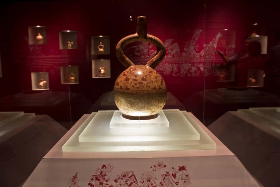Lima: Half-Day Colonial Lima and Larco Museum Tour - Casa Aliaga: the Pizarro gift that stayed in the family