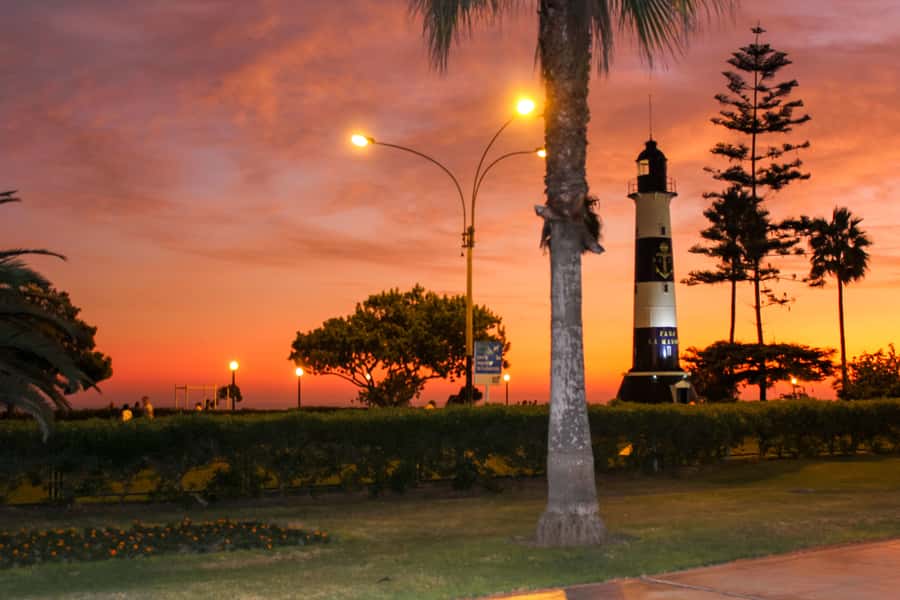 Lima: Historic Downtown, Miraflores & Catacombs Private Tour - Huaca Pucllana: seeing a sacred Lima culture site in the modern city