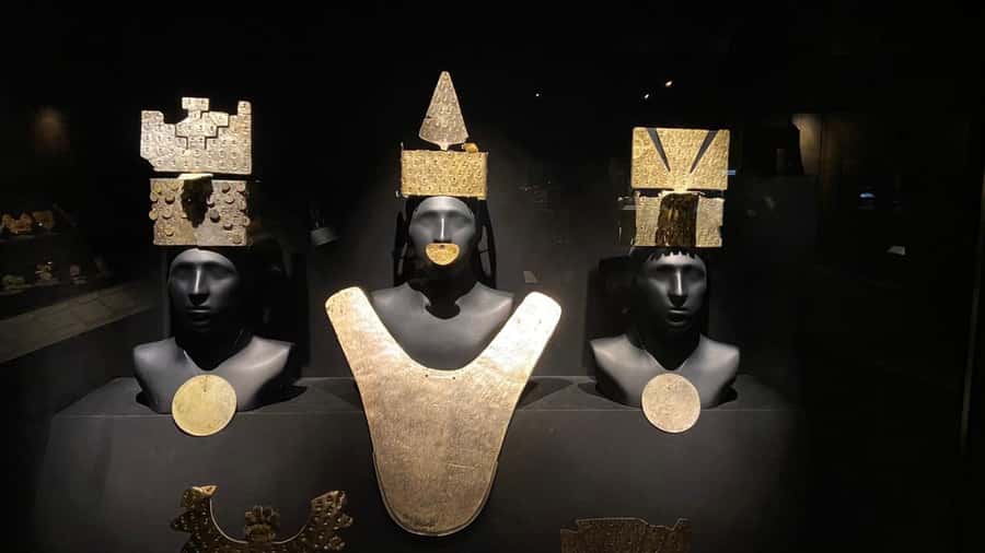 Lima: Huaca Ruins and Larco Museum at Night with Dinner - Cafe del Museo dinner: three courses in the museum’s gardens