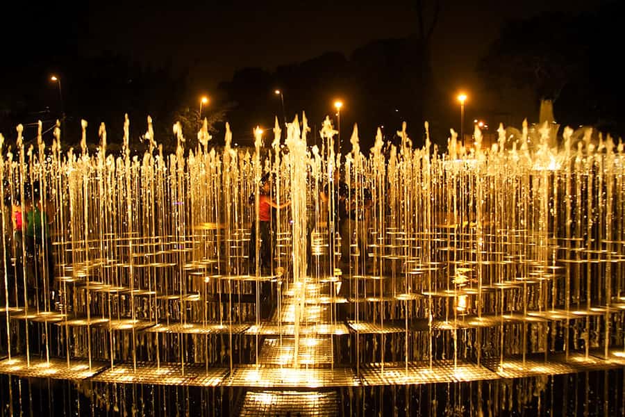 Lima: Lights, Pisco, and Fun Night Tour and Pisco Tasting - Traditional bars and street-food hunting: mixing classic sips with Lima street flavor