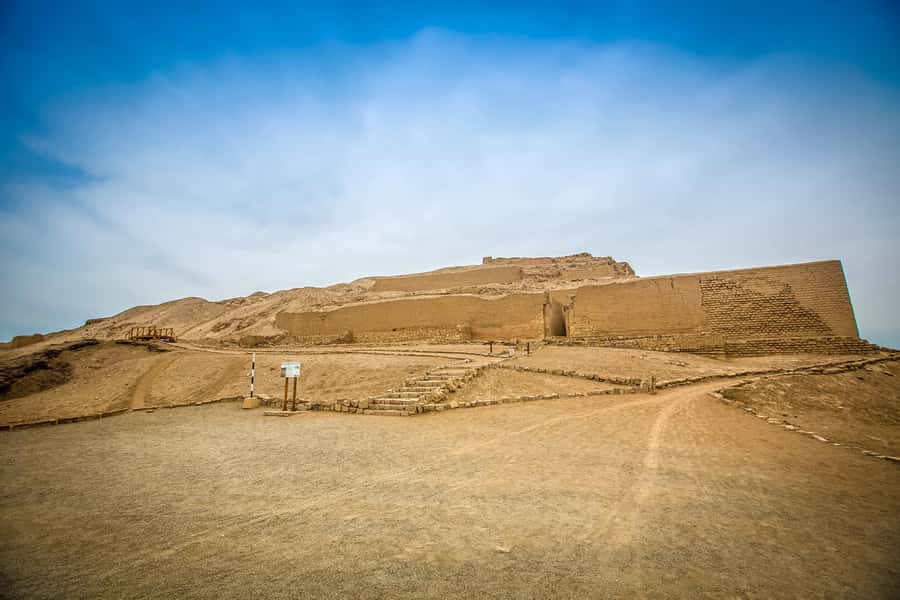 Lima: Pachacamac Ruins & Barranco Half-Day Guided Tour - Barranco first: Central Park, library, and the Bridge of Sighs