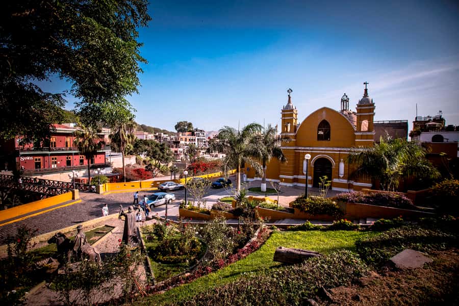 Lima: Pachacamac Ruins & Barranco Half-Day Guided Tour - Pachacamac as a living religious center across centuries