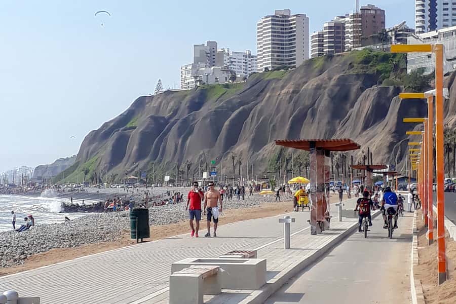 Lima: The Charm of Barranco & Pre Inca Pyramid in Miraflores - Parque del Amor (Park of Love) and Park of Cats Photo Stops