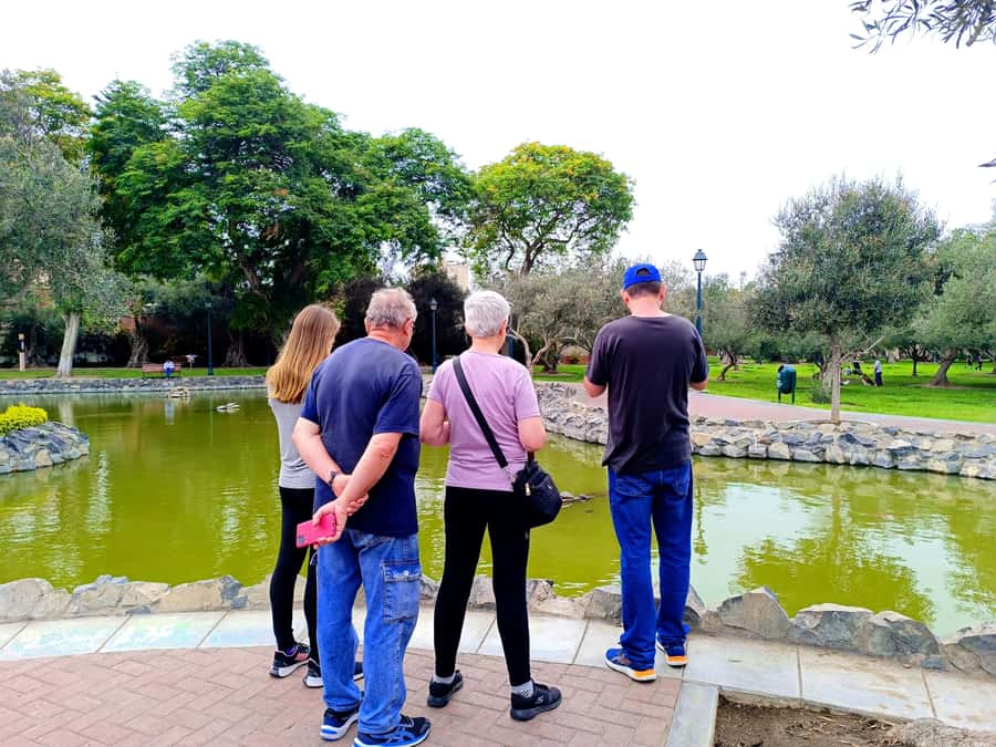 Lima: Tour in Miraflores, San Isidro, Barranco & Chorrillos - Miraflores in Motion: Kennedy Park to Parque del Amor
