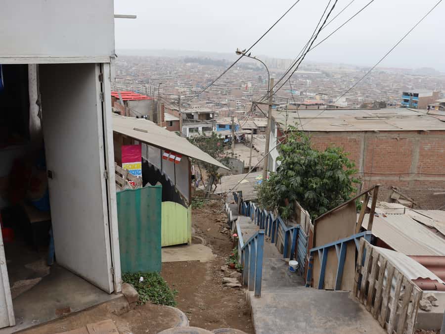 Lima: Villa El Salvador Shanty Town Tour - School and kindergarten timing: Monday to Friday vs weekends
