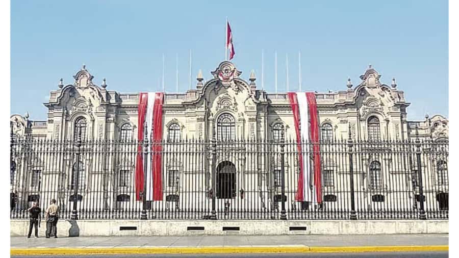 LIMA WALKING TOUR CATACOMBS FROM MIRAFLORES, HISTORICAL CENTER, WINES+BUS - From Miraflores to the Historic Center on a Local Bus