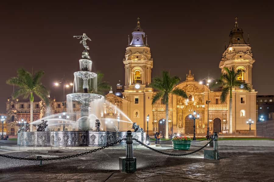 Lima: Water Magic Circuit, Downtown and Catacombs Night Tour - Lima’s Main Square After Dark: Cathedral, Palaces, and Illuminated Streets