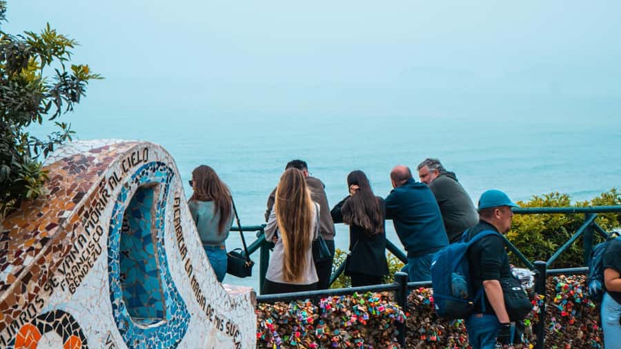 Miraflores & Barranco: Lima’s Modern and Bohemian Tour - Larcomar: Sea Views, Easy Breaks, and the Modern Side of Miraflores