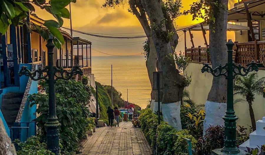 Miraflores & Barranco: Lima’s Modern and Bohemian Tour - Enter Barranco: Artsy Streets, Parks, and Lima’s Musical Pride