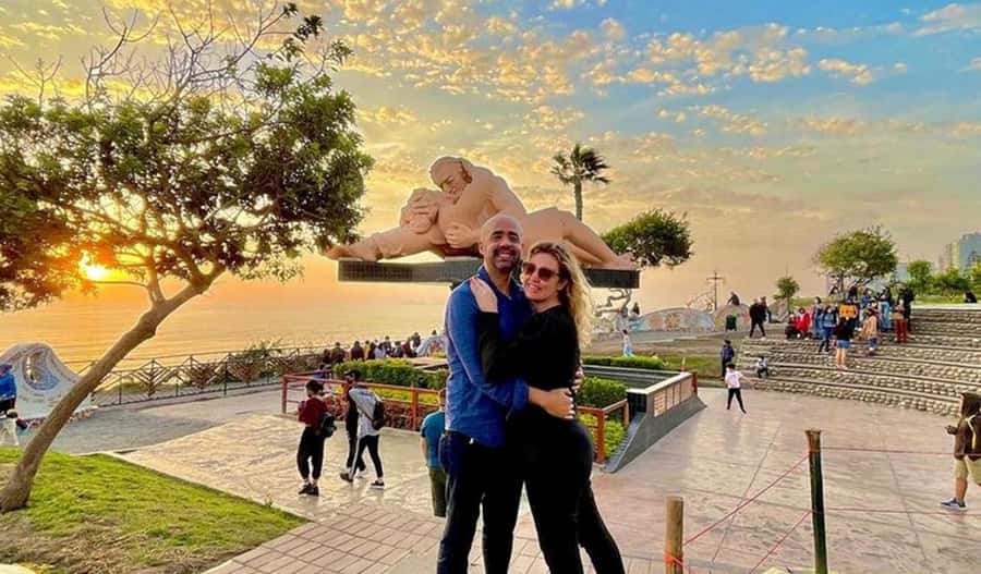 Miraflores & Barranco: Lima’s Modern and Bohemian Tour - Bajada de Baños: Street Art and the Pacific Finish Line