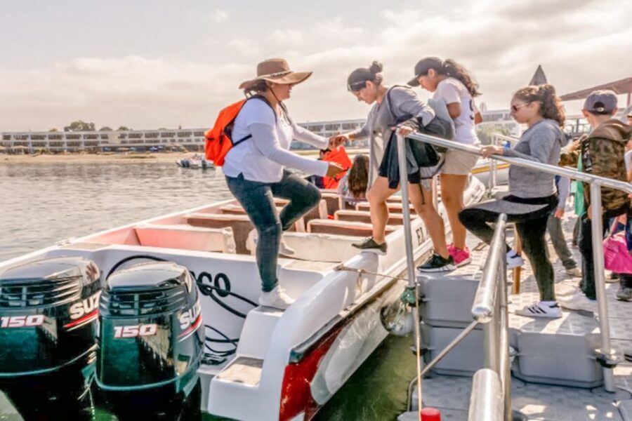 Paracas: Ballestas Islands Morning Boat Tour - The Guide + the Boat Ride: English/Spanish Narration and Practical Comfort