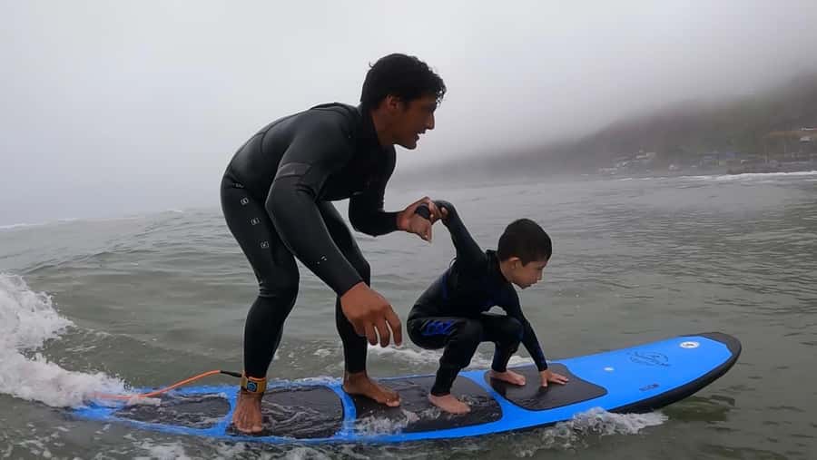 Surfing experience in Lima - Coaching That Feels Clear: English, German, Spanish, and Safety First
