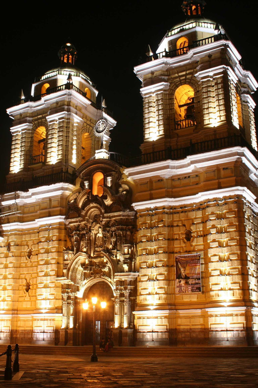 Tour of Lima with a visit to the catacombs of San Francisco. - The Government Palace, Cathedral of Lima, and the palaces that define authority